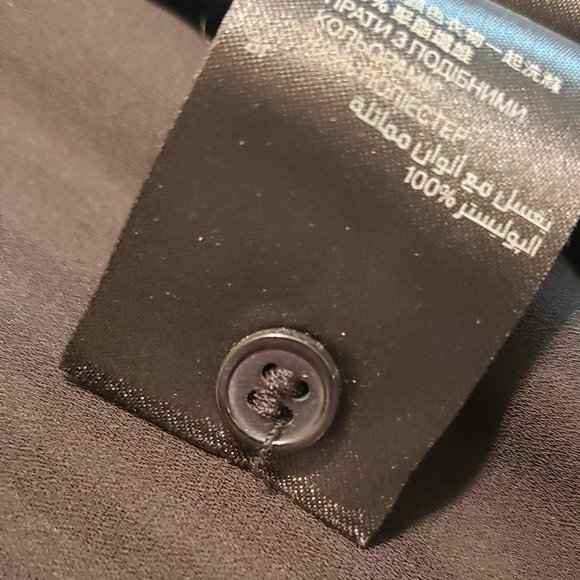 H&M Black Button-up Blouse: Size 8 - Picture 7 of 7